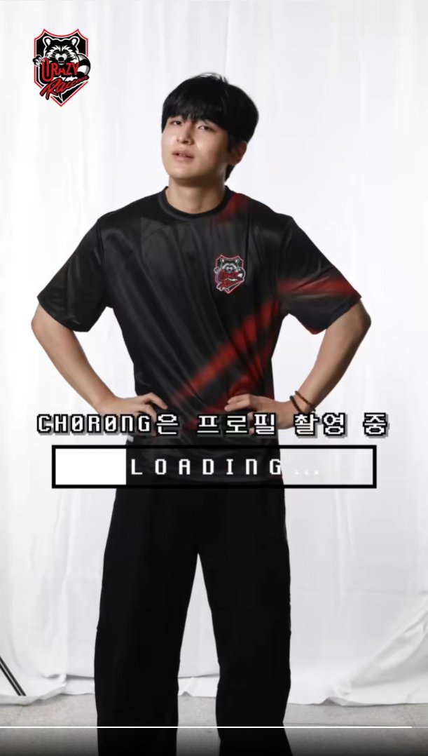 gaebaqsal's tweet photo. 초롱 이분 프로필촬영하다가 번아웃오신듯 https://t.co/LnHjBOmKHV