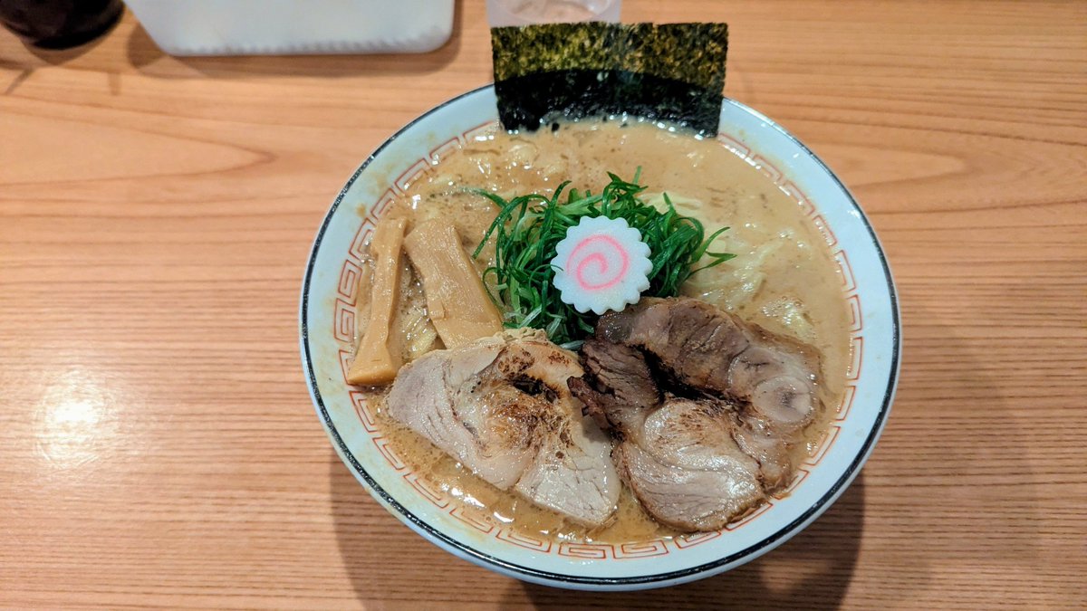 sukafz's tweet photo. 岡山　乙ラーメンアリスで濃厚豚骨ラーメン大

天一並みのコッテリっぷりでたまらずご飯追加投入＼(^o^)／
たまにはコッテリなのもイイね😋 https://t.co/pvBjG3dftS