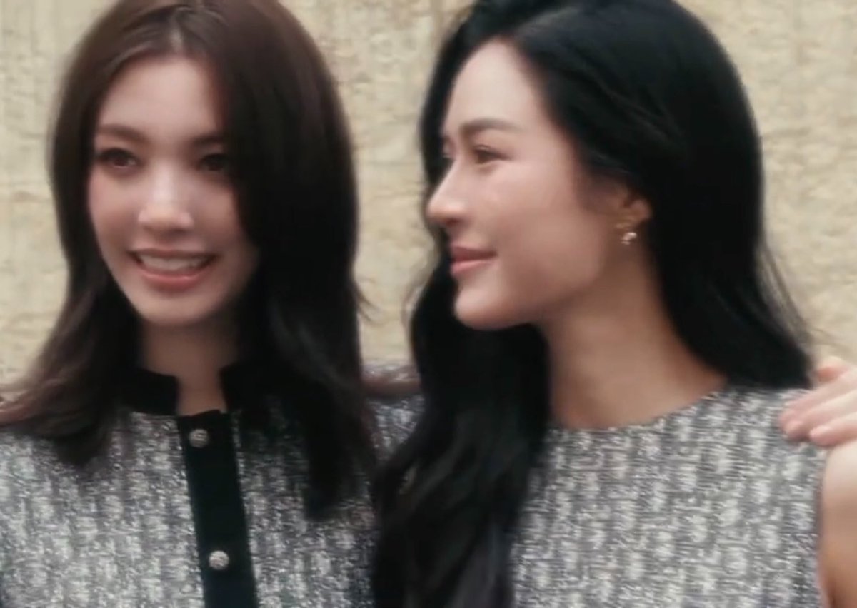 LingOrm_BH's tweet photo. LingOrm makes every Paris moment feel like a dream! 💭💕

LINGORM BA DIOR AT PFW 
#DiorSummer27xLingOrm
#LinglingKwong #OrmKornnaphat 
#LingOrm #Dior #DiorSummer27 #PFW https://t.co/rrICzioo1o