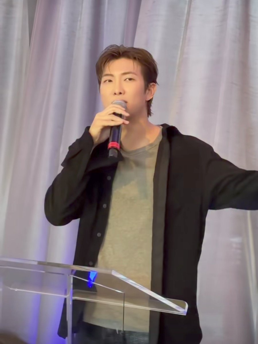 Yoon_kookie97's tweet photo. #RM donated 100 million won to the National Museum of Korea Foundation, requesting that the funds be used to purchase items for the museum's collection

PROUD OF YOU RM
PROUD OF YOU NAMJOON 
RM X SFMOMA
CURATED BY RM
#RMxSFMOMA
#ArtThatStaysWithYou https://t.co/7v4ibEtV8J