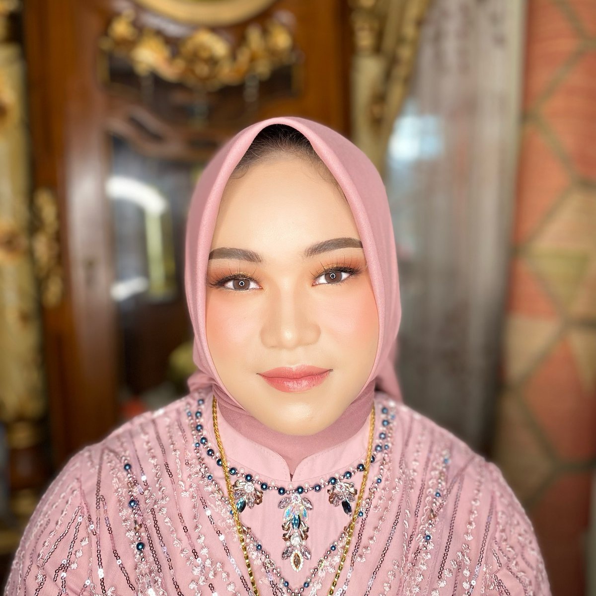 ssomeonelikeme's tweet photo. Abel’s Aqiqah Makeup

Brush: @annamakeup_hennaart

We offer
Henna art
Makeup
No eyebrow shaving

Info
082184047227 https://t.co/K2OXfu9IFA