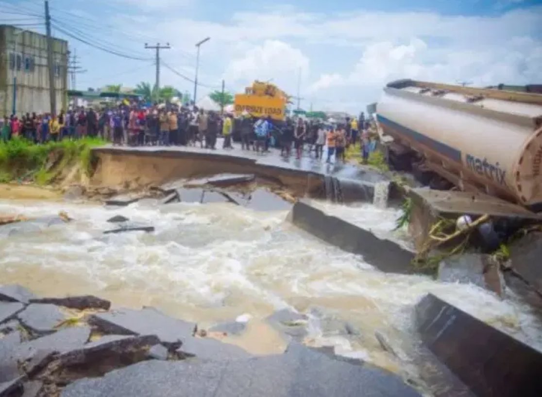instablog9ja's tweet photo. Flooding Cuts Off Major Road in Delta, Leaves Commuters Stranded https://t.co/q1K14nO0Es