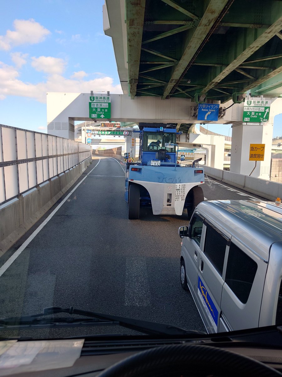 pf1091's tweet photo. 住吉浜入口の絶妙なところで大特か目の前で故障。
たぶん大渋滞なる思います。 https://t.co/iUxBsbmYa7