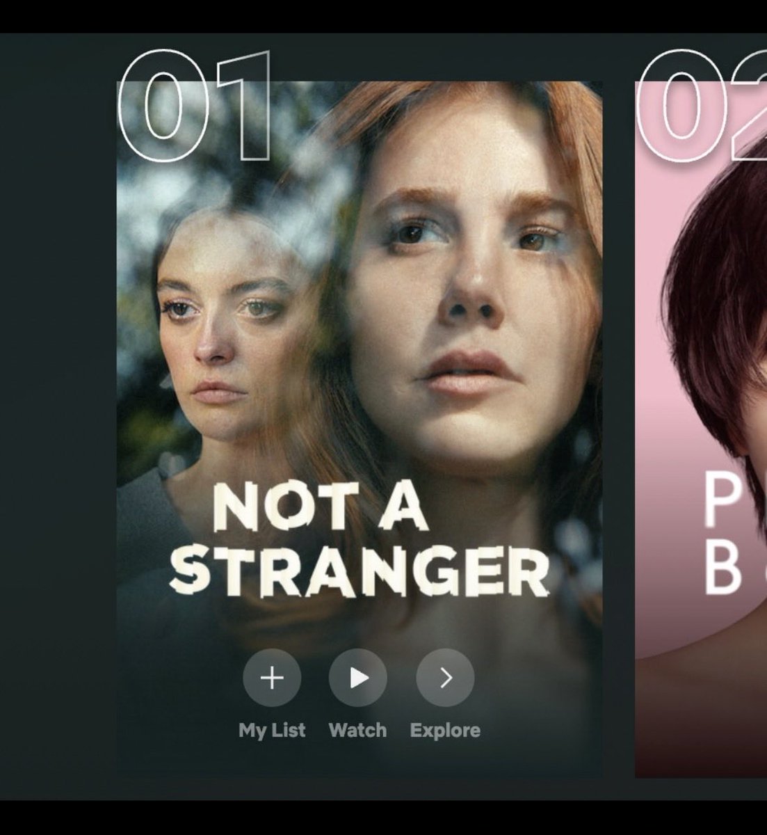 wesergi's tweet photo. Seni Tanıyorum Globalde 1 numara! 

Tebrikler tüm ekip! 

Peki nasıl oldu bu? Serenay Sarıkaya, Hande Erçel, Kıvanç Tatlıtuğ, Beren Saat olmadan nasıl oldu? Onlar varken bile bazen olmuyordu.

Yalanmıymış Herşey.

Burada ne vardı peki?
Bir Elçin Sangu, bir Melis Sezen, parlayan yeni yetenekler ve işini hakkıyla yapan muazzam bir ekip. 
Demek ki neymiş; doğru hikâye, emek ve uyum her şeye yetiyormuş.

Umarım astronomik bütçeli, "yıldız isim garantili" devasa yapımlar artık şunu anlar: Şişirilmiş balonlar olmadan da gökyüzünde gerçek yıldızlar parlayabiliyor. 

#Netflix #SeniTanıyorum #Notastranger