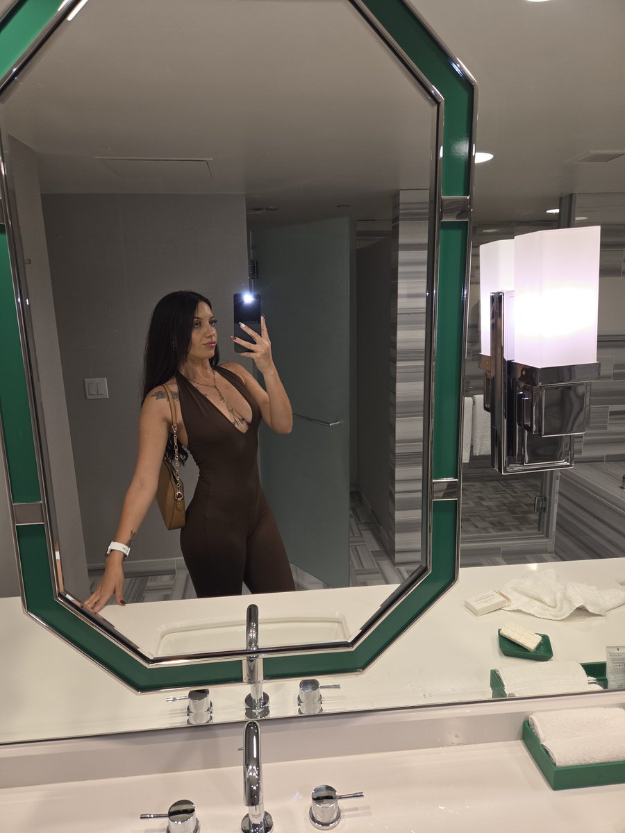 itzlizxoo's tweet photo. https://t.co/7zQuVzn75X https://t.co/NGR6IgrUru