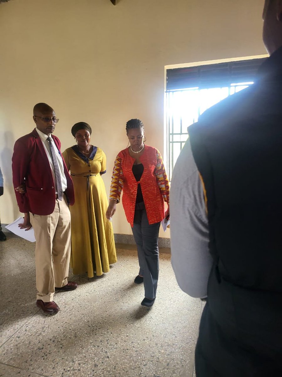 katosserusiba25's tweet photo. Celebrating progress in Mbarara City! 

Greater Mbarara @Onc_nrm1 Coordinator Ms. Aisha Bukenya joined the RCC Mbarara City North Jackie Kankunda to officially open 2 newly built classroom blocks at Nyabuhama Primary School, funded by the Government of Uganda under the Ministry of Education.

Alongside the grand opening, the team conducted a monitoring visit to assess school progress and address key challenges. 

A huge thank you to the Government from grateful administrators and parents for boosting our pupils' learning environment! @GovUganda @JanetMuseveni @Onc_nrm1 
#JajjaKwesiva2031