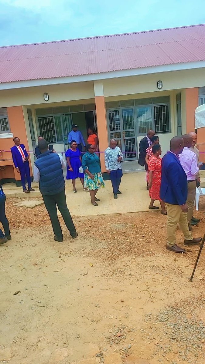 katosserusiba25's tweet photo. Celebrating progress in Mbarara City! 

Greater Mbarara @Onc_nrm1 Coordinator Ms. Aisha Bukenya joined the RCC Mbarara City North Jackie Kankunda to officially open 2 newly built classroom blocks at Nyabuhama Primary School, funded by the Government of Uganda under the Ministry of Education.

Alongside the grand opening, the team conducted a monitoring visit to assess school progress and address key challenges. 

A huge thank you to the Government from grateful administrators and parents for boosting our pupils' learning environment! @GovUganda @JanetMuseveni @Onc_nrm1 
#JajjaKwesiva2031