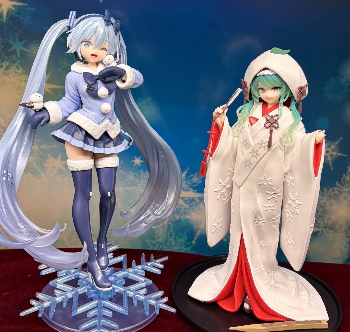 crane_oukoku's tweet photo. 【プライズ情報】

雪ミク　AMP＋　
SNOW MIKU ALL STARS フィギュア
～2012ver.～
～2013ver.～

を新しく入荷したのじゃ

アーティストとタイトーがタッグを組み作り上げた最上級ブランド「AMP＋」から雪ミクが登場じゃ✨

是非GETして欲しいのじゃ❄

#上大岡 #初音ミク
#クレーンゲーム
#プライズ https://t.co/d2UJuNRVui