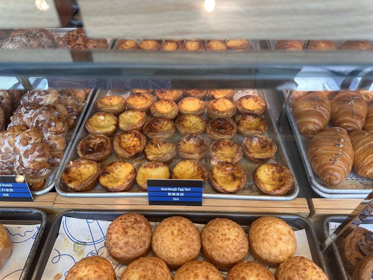 amirehns's tweet photo. 香港名物・エッグタルト280円で手を打つという大正解を見出した。 https://t.co/krdZKMiTw0