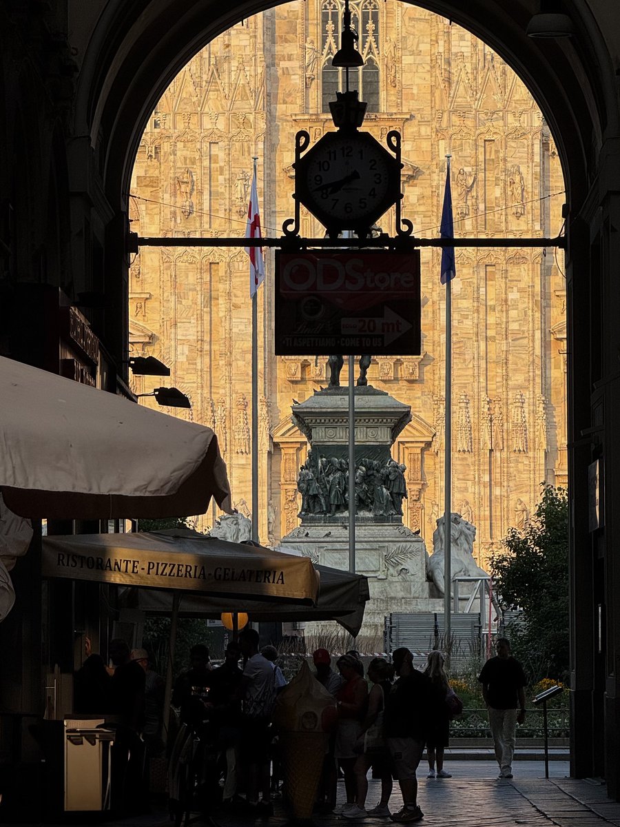 Meireeferreira's tweet photo. Every frame feels like a personal memory, every tower a new way of looking up… Milan https://t.co/xTWrfBcCYn
