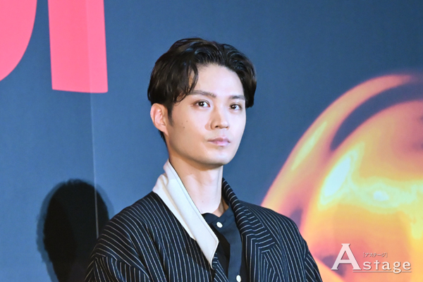 astage_ent's tweet photo. 【CINEMA】綾野剛「末澤くんは新ジャンル！」✨
土下座シーンで笑い出す2人に末澤誠也「先輩ッ！」
磯村勇斗は綾野剛の演技の深さに脱帽！「いくつ隠してんだ、武器を」✨
映画『mentor』ジャパンプレミア🎬

▶️https://t.co/j2Q5vfe750

#映画mentor #磯村勇斗 #末澤誠也 #綾野剛 #吉田恵輔 https://t.co/dxsbw8rEBp