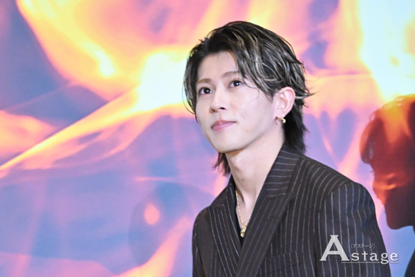 astage_ent's tweet photo. 【CINEMA】綾野剛「末澤くんは新ジャンル！」✨
土下座シーンで笑い出す2人に末澤誠也「先輩ッ！」
磯村勇斗は綾野剛の演技の深さに脱帽！「いくつ隠してんだ、武器を」✨
映画『mentor』ジャパンプレミア🎬

▶️https://t.co/j2Q5vfe750

#映画mentor #磯村勇斗 #末澤誠也 #綾野剛 #吉田恵輔 https://t.co/dxsbw8rEBp