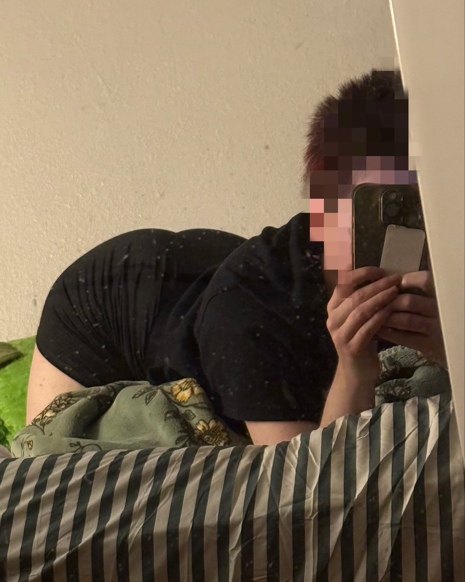 erosisfalling's tweet photo. gonna film a bunch of stuff this weekend so everyone lmk what you'd like to see :3 
⋆˚꩜｡
ftm tboy petite alt goth cuntboy https://t.co/1z26ZyKblw