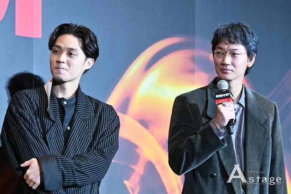 astage_ent's tweet photo. 【CINEMA】綾野剛「末澤くんは新ジャンル！」✨
土下座シーンで笑い出す2人に末澤誠也「先輩ッ！」
磯村勇斗は綾野剛の演技の深さに脱帽！「いくつ隠してんだ、武器を」✨
映画『mentor』ジャパンプレミア🎬

▶️https://t.co/j2Q5vfe750

#映画mentor #磯村勇斗 #末澤誠也 #綾野剛 #吉田恵輔 https://t.co/dxsbw8rEBp