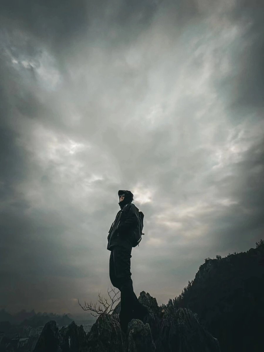 AdiWigu34975789's tweet photo. [This brother, full of dry and trapped vibes, keeps going despite the tough days!] https://t.co/s91Lsvlozm
