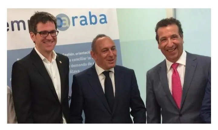 Landerlandia's tweet photo. Con la que está cayendo, o mejor dicho, con la crisis humanitaria que están generando los fondos buitres, es toda una declaración de intenciones que el PNV haya elegido a Jon Urresti como candidato a la alcaldía de Vitoria-Gasteiz:

https://t.co/9aXKxrQKDG

#MemoriaOsoa https://t.co/99ga4r6dVN
