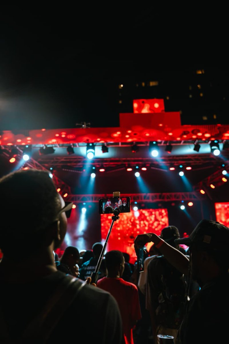 ShokoFestival's tweet photo. 𝗡𝗼𝗯𝗼𝗱𝘆 𝘄𝗮𝘀 𝗺𝗶𝘀𝘀𝗶𝗻𝗴 𝘁𝗵𝗶𝘀 𝗼𝗻𝗲 📱

Phones up. Eyes locked

Mash-Up Night, you really had the whole crowd documenting the evidence.

 because some moments need receipts. 🔥

#Shoko2026 #Unmuted 
#MashUpNight https://t.co/1e0DVpQoyx