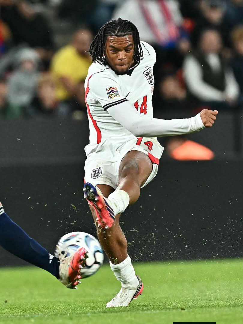 Hemmy_Lfc's tweet photo. Rio Ngumoha is the third-youngest player to make a competitive England appearance 🏴󠁧󠁢󠁥󠁮󠁧󠁿

Wayne Rooney (17y, 156d)
Jude Bellingham (17y, 269d)
Rio Ngumoha (18y, 31d) https://t.co/vBioLnd94H