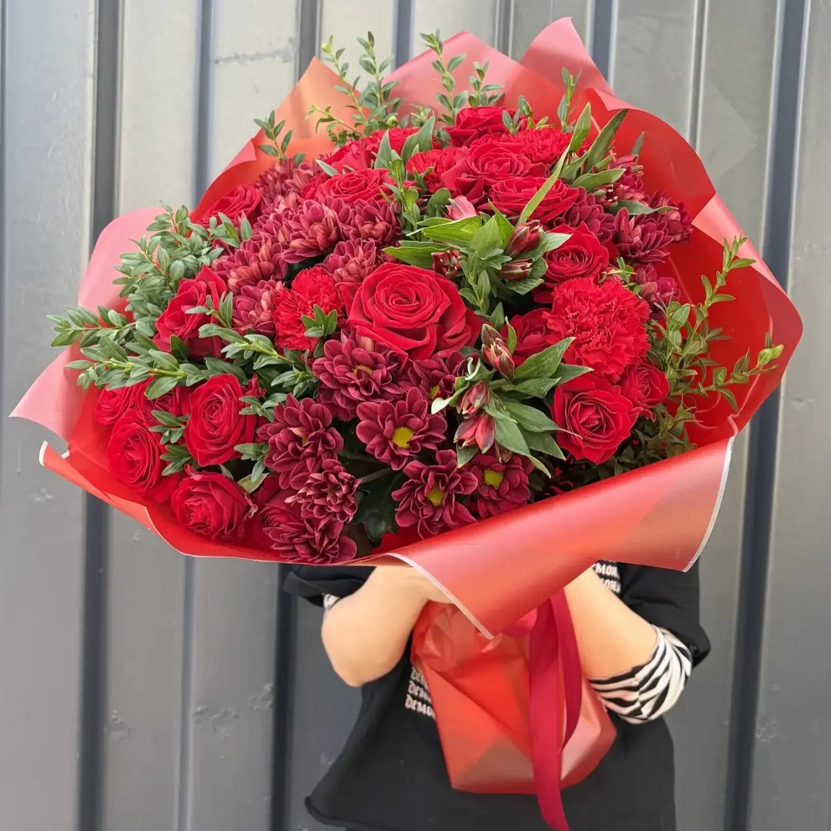 Markuuz's tweet photo. Photo by ODIN-BUKET FLOWERS MOSCOW on August 11, 2026. May be an image of a bouquet, flower arrangement, prairie gentian, peony, baby’s breath, rose, carnation, and text. https://t.co/AQPGba6dot