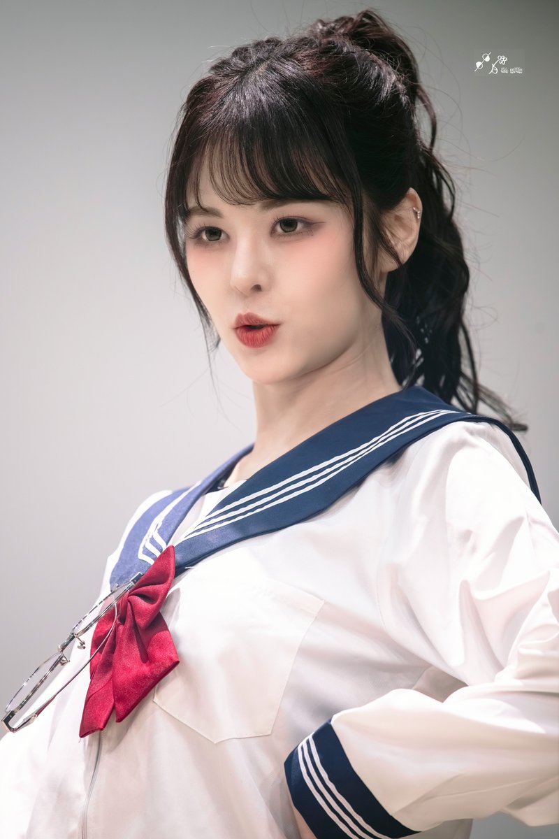 soojinhina's tweet photo. A veces se me olvida que tuvimos a Aisha Eu y Sihyeon con uniformes colegiales 

Aisha tiene pinta de ser la protagonista de un Shoujo y Sihyeon y Eu esas amigas con personalidades explosivas y lindas https://t.co/1tJFOanw1o