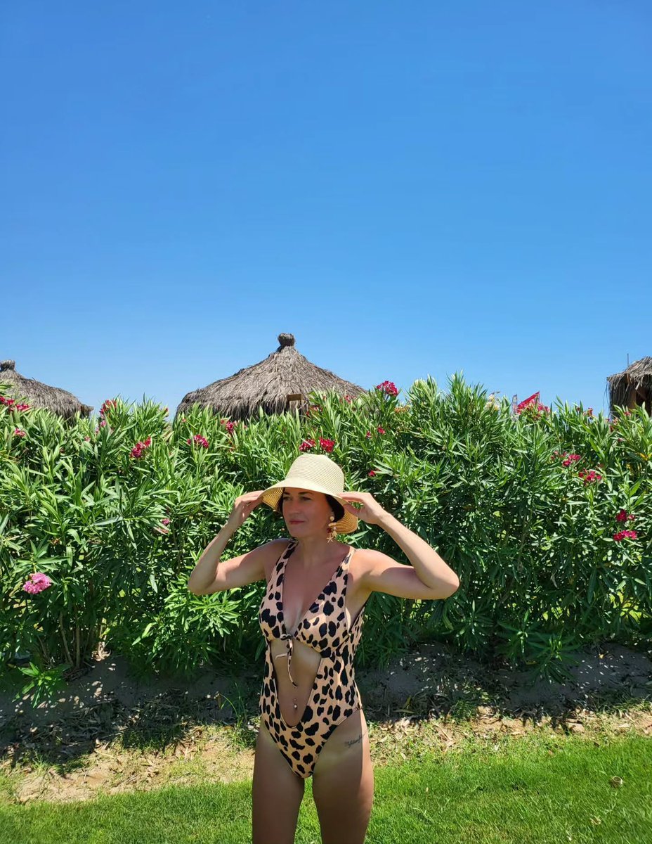 ZusiLOVE's tweet photo. Photo by Olga on August 19, 2026. May be an image of a hat, headscarf, and text. https://t.co/UOj0uVtTID