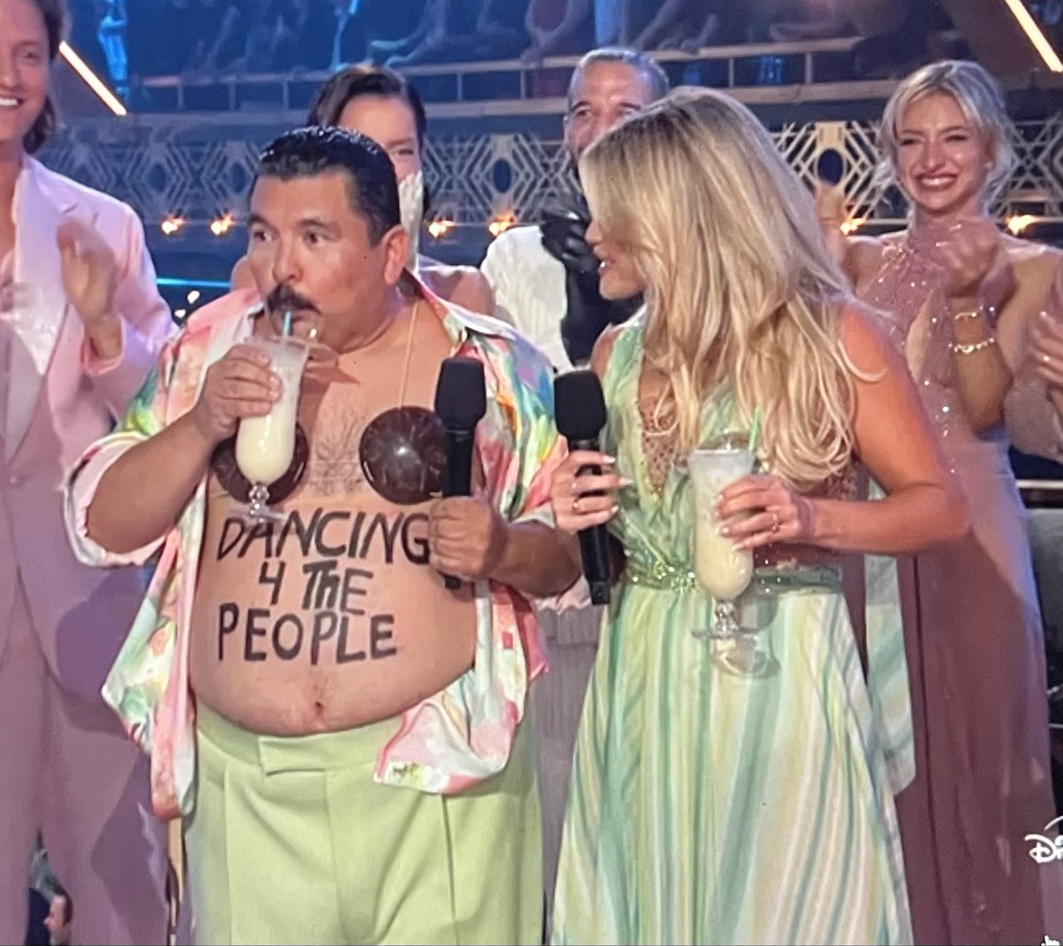 ajbunnyluv's tweet photo. My big ball of Guillermo sunshine lives to dance another week🙌🏻💃🏼🙌🏻 #DWTS #PeoplesPrincess https://t.co/sTGmUntSxK