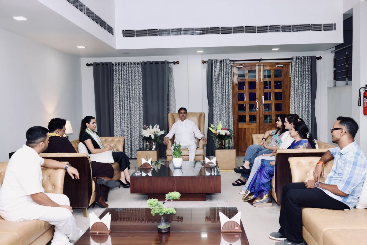 devpl_official's tweet photo. Team #DeSu7 had the honour of meeting the Hon’ble Chief Minister of Tripura, presenting him with the special DeSu7 Golden Ticket, followed by a wonderful dinner reception at his residence.

Grateful for the gracious welcome &amp; a truly memorable evening!

#DeSuTour #Tripura https://t.co/wVCp8BHhTr