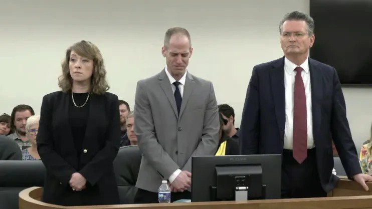 CentennialMan's tweet photo. FORMER American Idol contestant Caleb Flynn has been found guilty of murdering his wife.
Prosecutors said Flynn, 40, killed his wife Ashley while she was asleep on February 16.

₿: bc1q8grl3y7utzevu56uq0us0rpgv6r69me762g20g https://t.co/wFxDGzKmYr