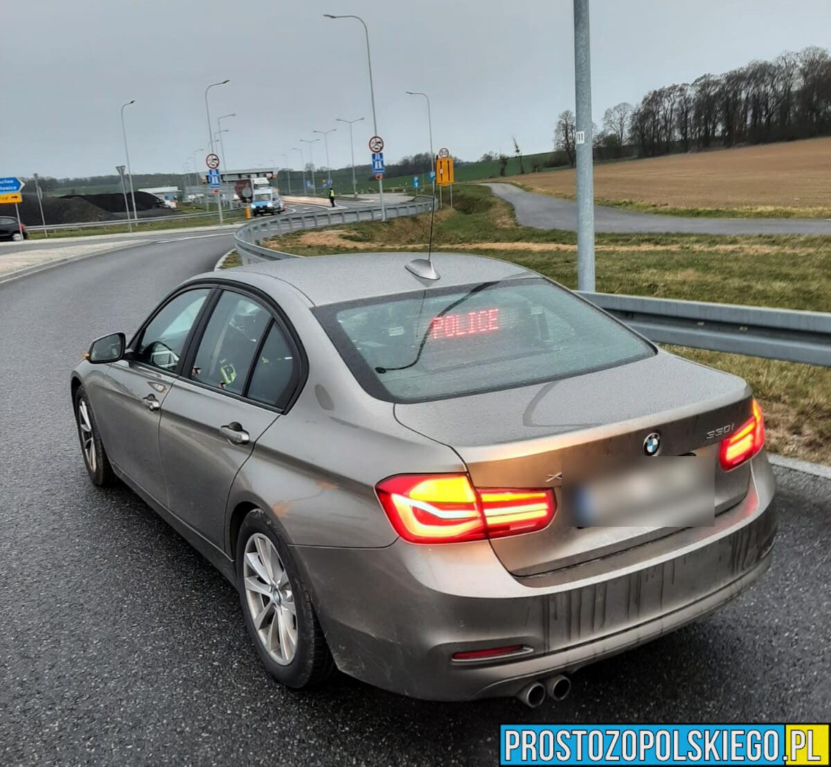 prostozopolski1's tweet photo. Zastępca prokuratora okręgowego w Opolu zatrzymany na A4. Miał prawie 3 promile - https://t.co/MtORah3HAL https://t.co/YzQcR7Q6Hi