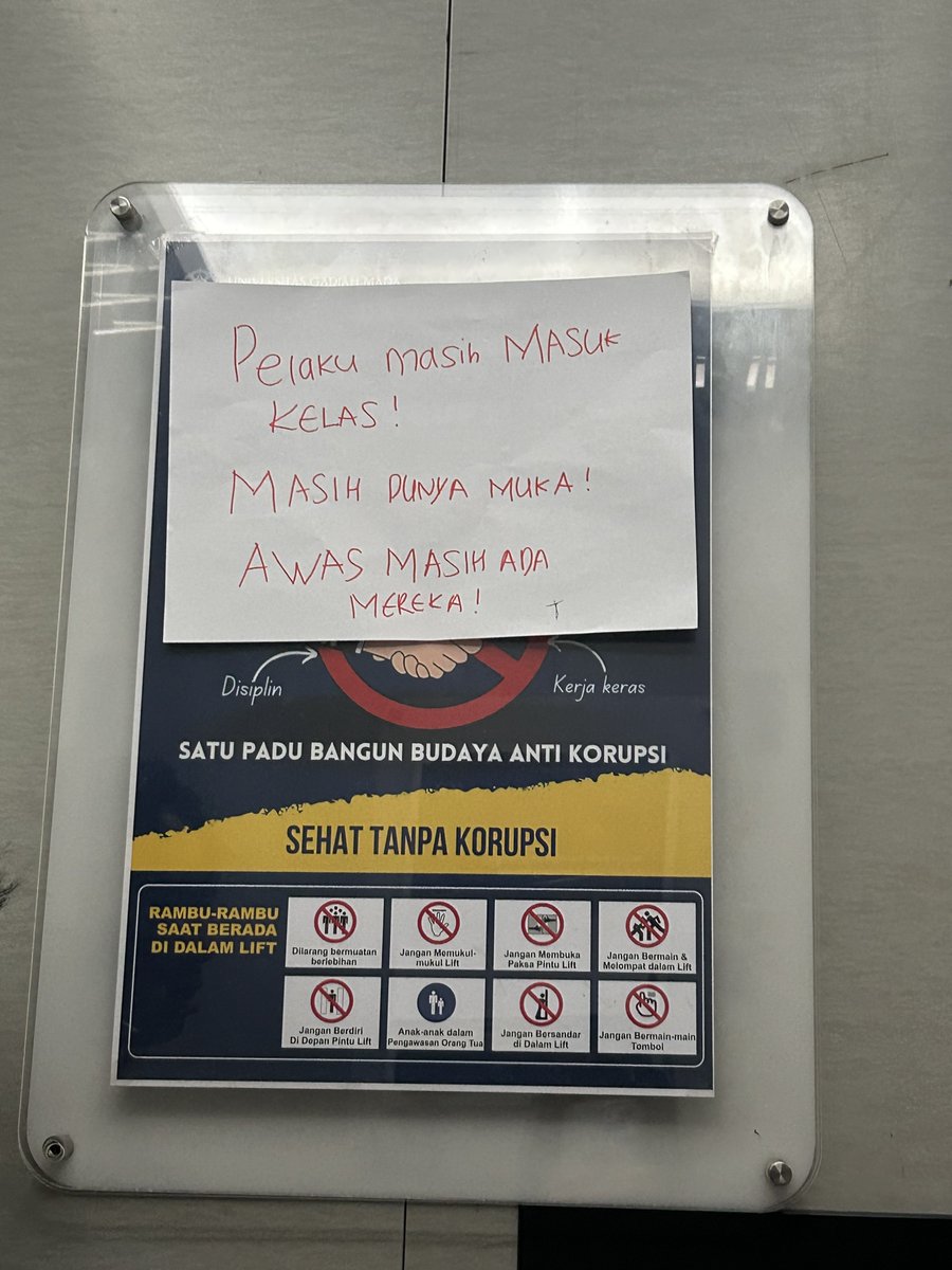 snowlovesmoon's tweet photo. Mereka bahkan taruh poster jika terjadi Kasus KS, namun MENGAPA harus viral dulu? mengapa harus rame dulu baru bertindak? mengapa harus tunggu banyak korban yg speak up dan bukti” yang beredar? mengapa hrus menunggu kami yang melawan sampai kami harus speak up dlu bru brtindak? https://t.co/HOClFxvedF