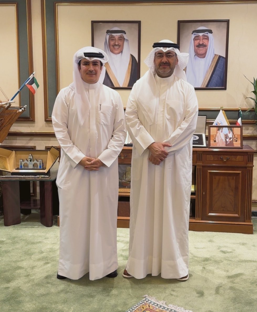 Abo_zayed100's tweet photo. تشرفت بلقاء معالي محافظ العاصمة ،
الشيخ عبدالله سالم العلي ،
لقاء كريم مع رجل يليق به الوقار، ويمنح للحضور معناه ،
ممتنًا لكرم الضيافة ورفعة الاستقبال .. https://t.co/drfYTYpfA3
