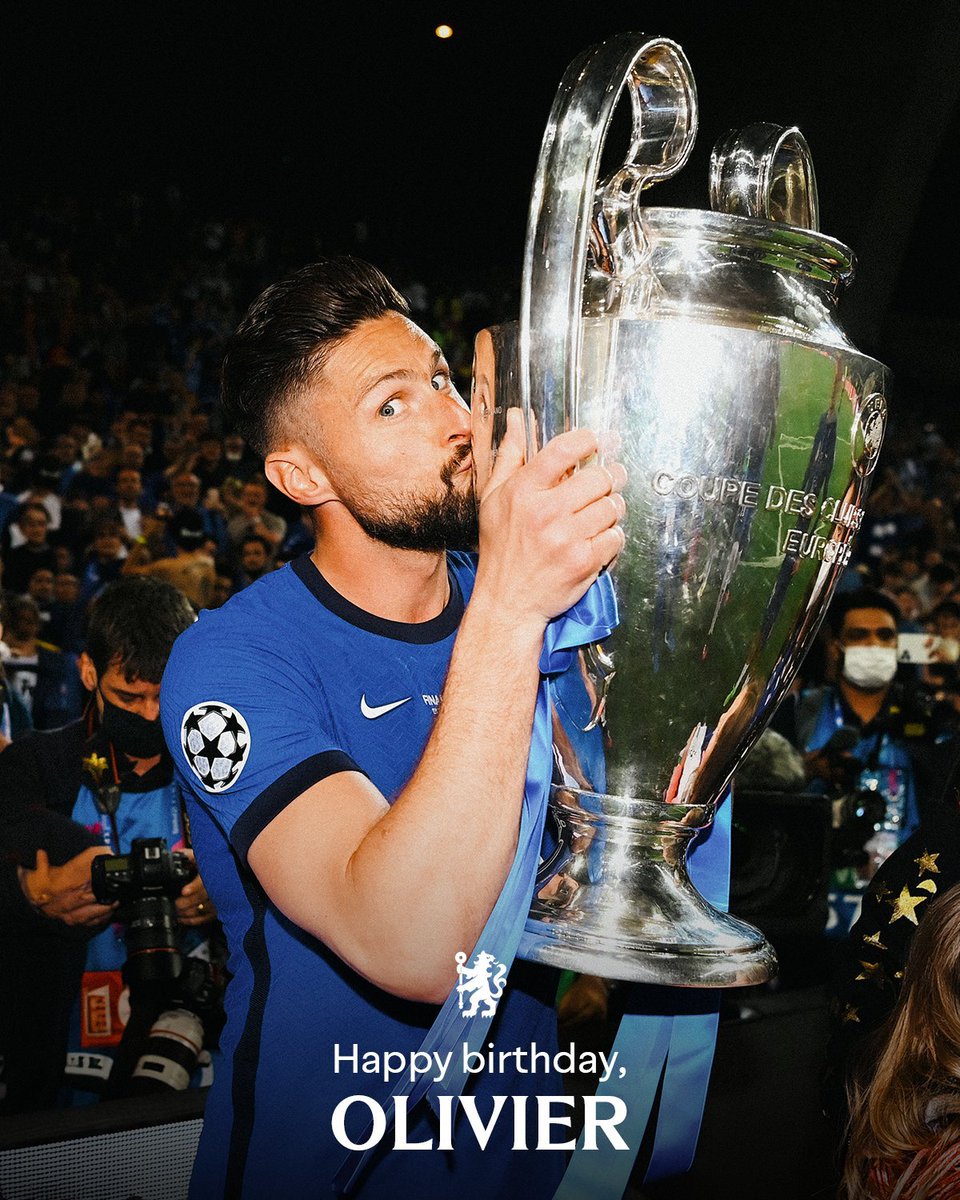 Noblereign247's tweet photo. @Arsenal We gave him what you couldn't get in your entire existence and you can see how the two pictures dipicts that. He kissed one and holds the other shouting half bread 🍞 is better than None 😎🤝
Chelsea is bigger than you 💯💯💯 https://t.co/Jlnsmb85SL