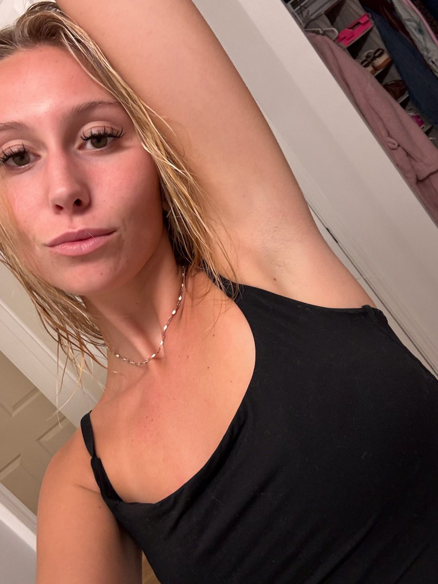 SIMPforjovle's tweet photo. Stinky soles or stinky armpits? #armpits #soles #findom Losers https://t.co/ciDaDZW4z8