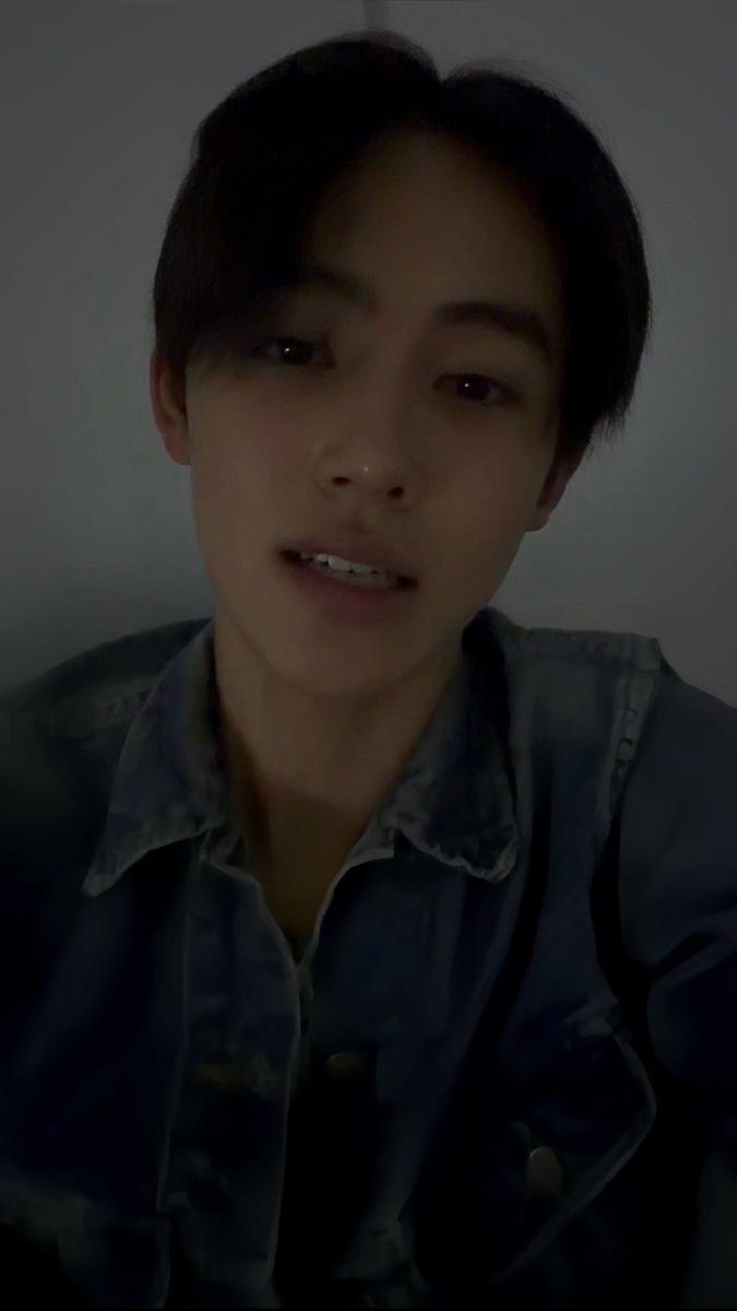 adekseonghyeonn's tweet photo. denim suits him so damn well😭 https://t.co/8OTS3bmRL3