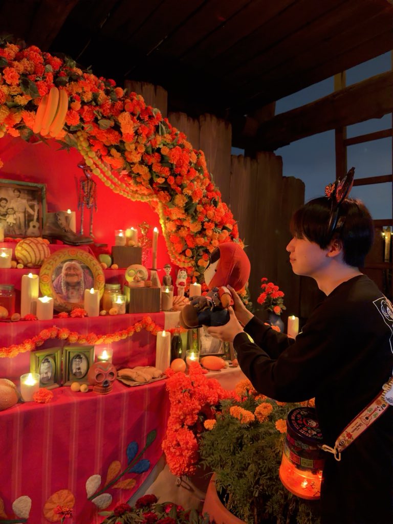 HIIRO_ISHIBASHI's tweet photo. 🏵️ご先祖さまに会ってきた🏵️

#リメンバーミー https://t.co/Zml7mjJvED