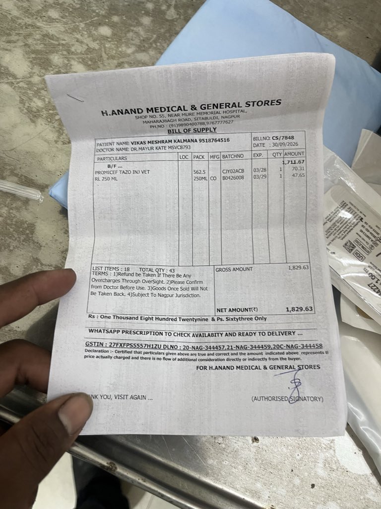 hellowredeyes's tweet photo. @ZPNagpur what a Scam of this …..
नागपूर Veterinary हॉस्पिटल फक्त नावाचाच झालाय
कुत्रीची spaying करण्यासाठी तुम्हाला बाहेरून दवाई आणावी लागते 

 हा काय Scam

त्यांच्याकडे बाहेरील मेडिकल ची चिट्टी सुध्दा आहे मेडिसिन्स लिहायला..

कशी कालाबाजारी का ? फक्त नवायचं सरकारी दवाखाना https://t.co/gDAndC1sEq