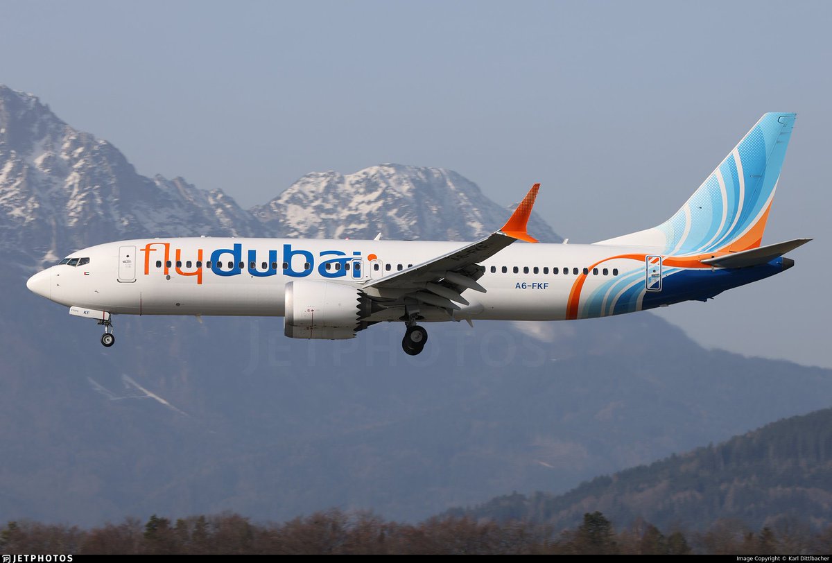 RonallChersan's tweet photo. 🔴 ด่วน ! เที่ยวบิน FZ1073 สายการบิน Flydubai เส้นทาง ดูไบ-เทล อาวีฟ(อิสราเอล) ขึ้นสัญญาณถูกจี้ 

🛩️ เครื่องสูญเสียความสูงถึง 14,000 ฟุต~ 4.2 กม.)ภายในเวลาเพียง 30 วินาที ก่อนลงจอดฉุกเฉินที่ซาอุดีอาระเบีย มีเครื่องบินรบอิสราเอลประกบ

🔴เบื้องต้นพบว่าเกิดการทะเลาะ และตีกันระหว่างกัปตันกับนักบินผู้ช่วย “ฝ่ายหนึ่ง”พยายามแทงอีกฝ่าย สุดท้ายผู้โดยสารช่วยเข้าคุมเหตุการณ์

🔴สื่ออิสราเอลรายงานว่า กัปตันเป็นชาวรัสเซียส่วนนักบินผู้ช่วยเป็นชาวยูเครน 

❌ ยังไม่ทราบปมที่ทะเลาะกัน บ้างรายงานว่ามี “คนหนึ่ง” ใน 2 คนนี้พยายามทำให้เครื่องบินตก อีกฝ่ายจึงเข้ามาห้าม ซึ่งยังต้องรอความชัดเจนอีกที