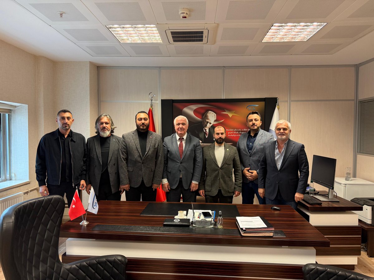 MHP_KartalIlce's tweet photo. Milliyetçi Hareket Partisi Kartal İlçe Başkanımız Sayın Ersin UZUNKAYA, Kartal Belediye Meclis üyemiz Sn. Nuri KÖKSAL İlçe Yöneticilerimiz ile Birlikte, Kartal Sosyal Güvenlik Kurumu (SGK) Müdürü Sayın Muzaffer KABA’yı ziyaret ettik.Misafirperverliklerinden dolayı teşekkür ederiz https://t.co/oAX3ZAIA74
