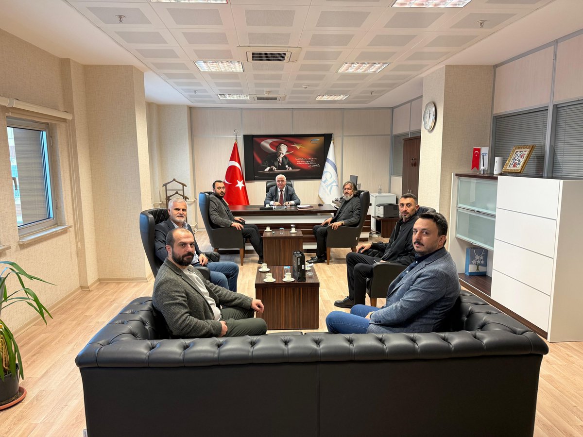 MHP_KartalIlce's tweet photo. Milliyetçi Hareket Partisi Kartal İlçe Başkanımız Sayın Ersin UZUNKAYA, Kartal Belediye Meclis üyemiz Sn. Nuri KÖKSAL İlçe Yöneticilerimiz ile Birlikte, Kartal Sosyal Güvenlik Kurumu (SGK) Müdürü Sayın Muzaffer KABA’yı ziyaret ettik.Misafirperverliklerinden dolayı teşekkür ederiz https://t.co/oAX3ZAIA74