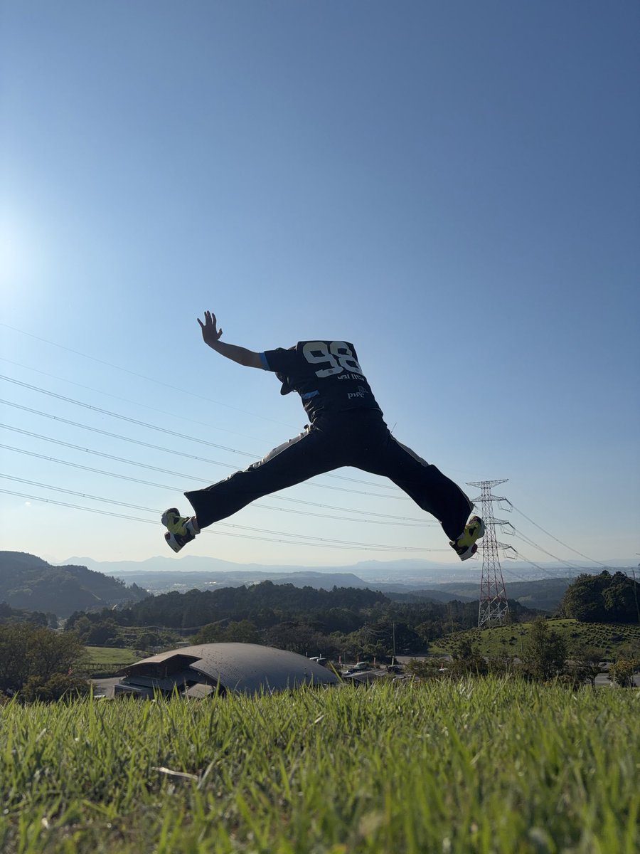 okinanju's tweet photo. グランド熊本ライン3Days遠征もこれにて完結！初のソロレンタカー遠征だったが無事無事故で全ワンピ像完走！！
試合もウーレ大軍曹のもっこすヘッドでナイス勝利！！
また試合しようぜ熊本！次の試合も楽しみにしてやがれ🐎💨

#フロサポ熊本行くモン
#フロサポ熊本で馬かもんロッソ
ヤマトの銅像はよ https://t.co/B9uLuhXWMj