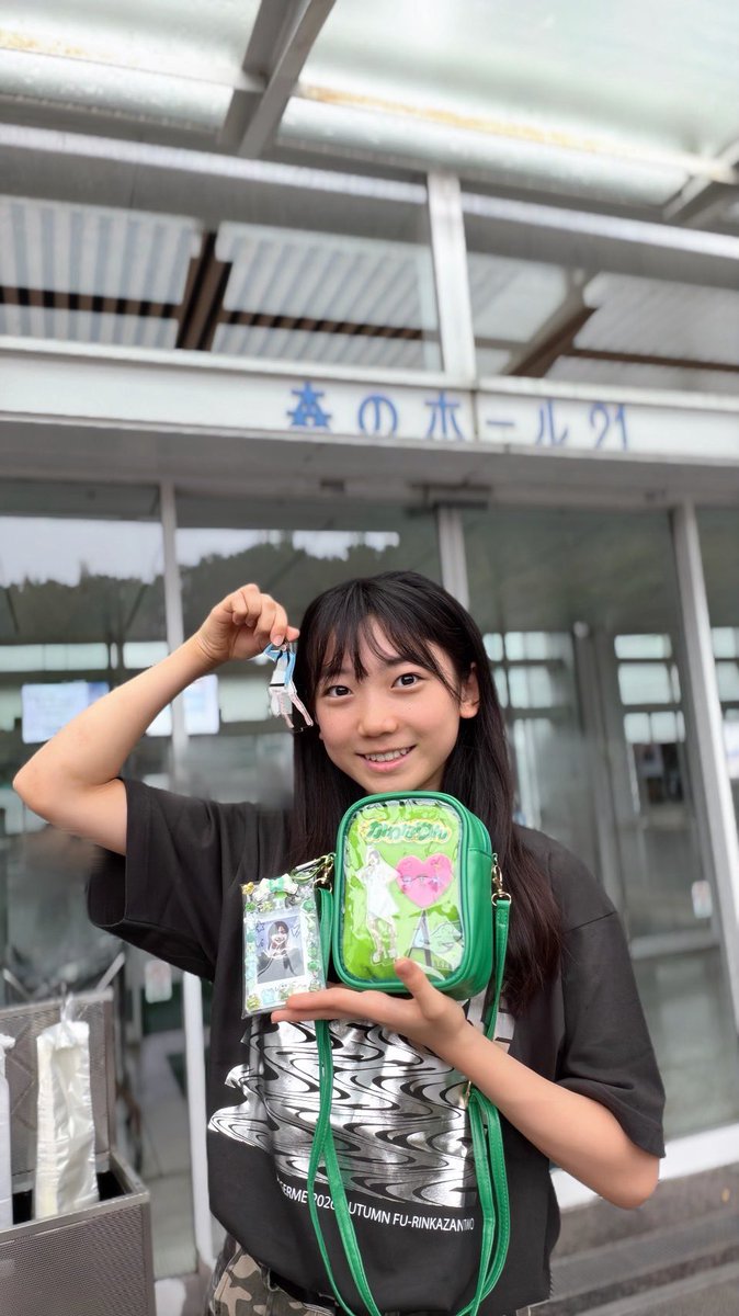 kenshusei_uf's tweet photo. みなさん！Hello！ #ハロプロ研修生 の染谷彩良です🌻

アンジュルム 2026秋 風林火山・弐
を鑑賞してきました✨

アンジュルムさんの単独公演は初参戦でした‼️実は父が、アンジュルムさんの｢次々続々｣のパフォーマンスを公式SNSで見て、すっかり虜になってしまい、アンジュルムさんのパフォーマンスを生で見たい👀✨🩷というので一緒に鑑賞してきました❣️

父とは、たくさんケンカもするしたくさん怒られたりもするけど 本当は仲良しです😃♫

💭🤍.•*¨*•.*♬ 💭🤍.•*¨*•.*♬
パフォーマンス、皆さんとってもかっこよすぎました😭
瞬きを忘れて目が乾燥するほど、釘付けになってました！！💖
体が綺麗に見える使い方、抜くところ抜かないところ  力を抜くといっても脱力ではなく、しなやかさをもつ脱力などなど、たくさん勉強させていただきました🎶
そして！！
どの曲も、これは作品だ！！と思うほど メンバーみなさんが曲に対して同じ思いを持ち、同じ方向を向いているように感じました。
特に、パフォーマンスだけじゃなくてアンジュルムのみなさんが同じ方向を向ている気がしました。
グループっていいなぁって思いました‼️

最後に本当にかっこよかったです！！
私もメンバーさんようにかっこいいも可愛いも操れるようになりたいです🎀⭐️

そして！！川名さん
おかえりなさい！💚🐸
川名さんは、ハロコンの際にお写真を撮ってくださったり、お話させていただいたり、、！
今日も！とってもかっこよかったし、可愛かったし、美しかったです🥰️ キメ顔も決まっていて
大好きだし色々吸収したいですっ💚✨☺️

お知らせ⋆͛📢⋆

⭐️CDジャーナル2026秋号
にハロプロ研修生が登場しています！！
ぜひ買ってご覧下さい😊

詳しくはこちら💫

https://t.co/iJDTARzj6P

いじょー！染谷彩良でした🩵🩷

ばいばーーーーーーーい💚🐸

#風林火山弐
#アンジュルム さん
#川名凜 さん
#ハロプロ研修生
#染谷彩良
#さーちゃん