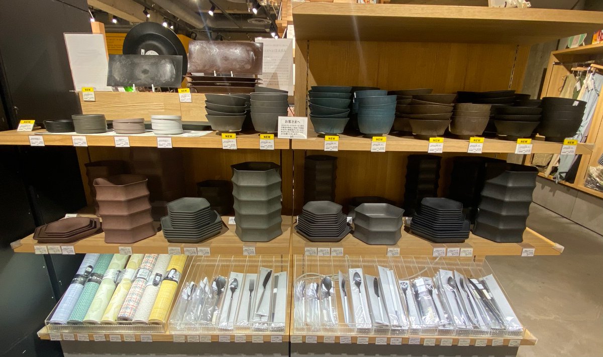 LOFT_SHIBUYA's tweet photo. ＼美味しいカタチの器／
👉ARAS (エイラス)
人気の器「ARAS」に
釉薬をオマージュした新色
「グレイズカラー」が登場しました✨
食洗器や電子レンジにも対応しており、
使い勝手も抜群です😉
1つ1つ色味の異なるグレイズカラーを
ぜひ店頭でご覧ください🩶

◇3階 https://t.co/RQBvmYU6XD