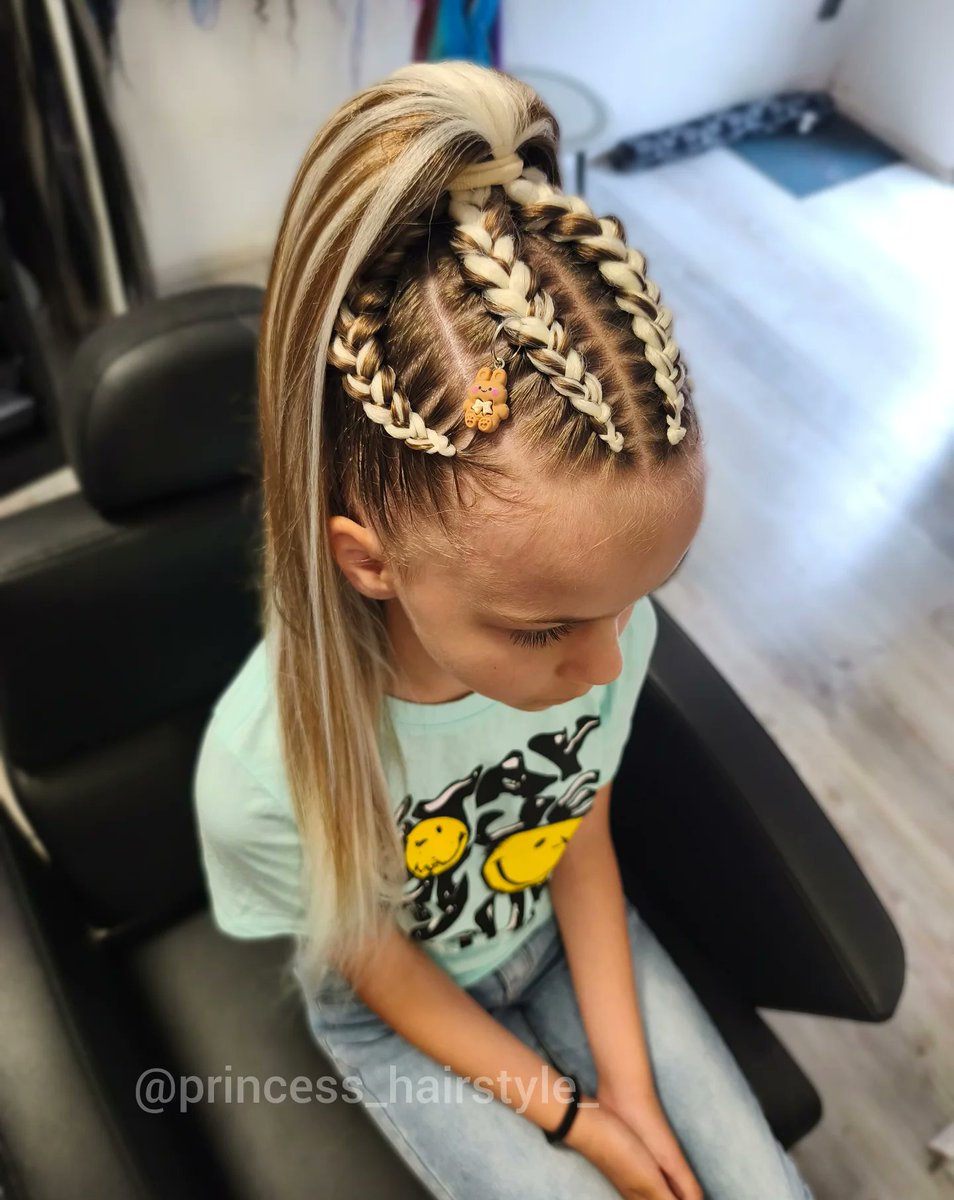 danielaramos48's tweet photo. Copanky České Budějovice, Český Budějovice, high bun, long hair, braids https://t.co/AKAjyJmYMl