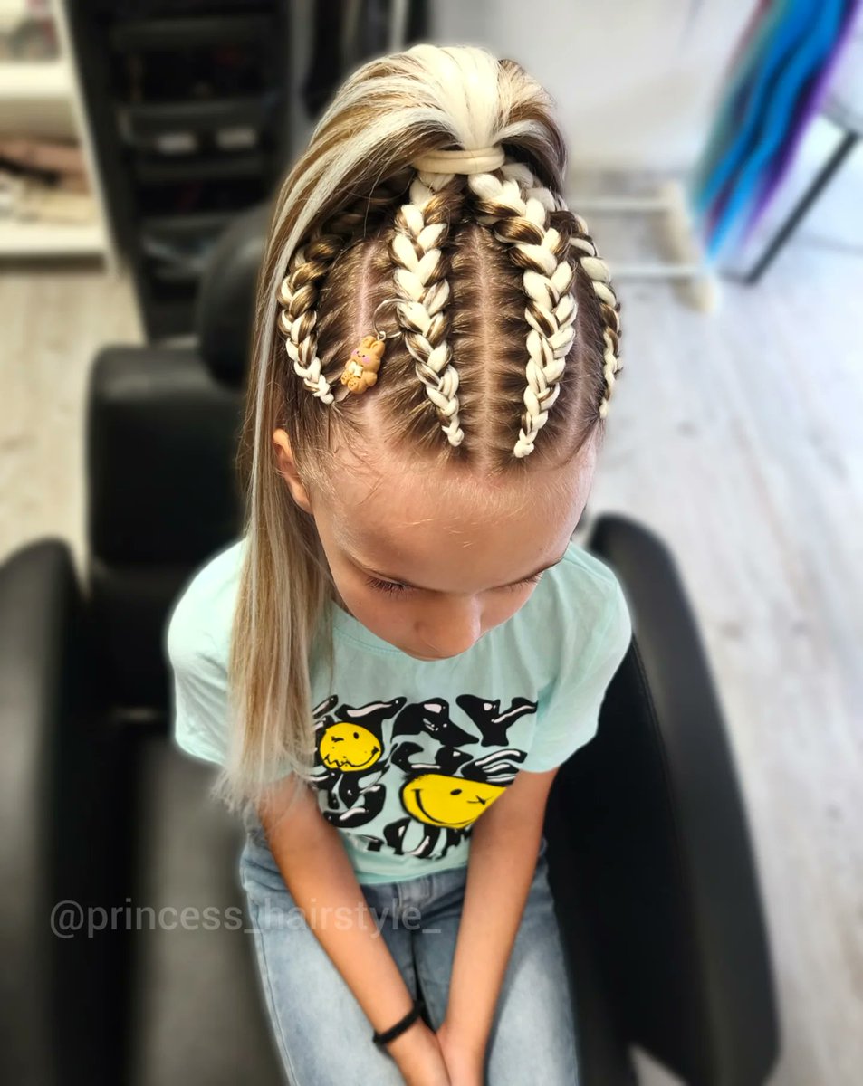 danielaramos48's tweet photo. Copanky České Budějovice, Český Budějovice, high bun, long hair, braids https://t.co/AKAjyJmYMl