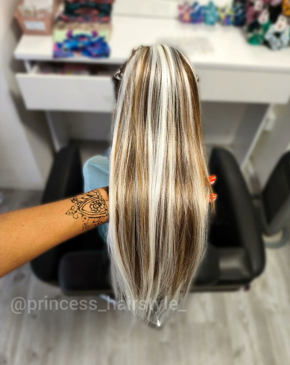 danielaramos48's tweet photo. Copanky České Budějovice, Český Budějovice, high bun, long hair, braids https://t.co/AKAjyJmYMl