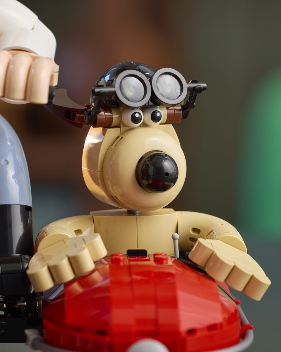 LEGO_Group_JP's tweet photo. 「今日もまた、冒険日和になりそうだ。」🚲💨

#ウォレスとグルミット が、あのレトロなバイクに乗って登場！

クラッカーや毛糸玉、バイクシートの下に隠されたダイヤモンドなどのアイテムも💎

10/1 発売
レゴアイデア Wallace &amp; Gromit 21371
🔗https://t.co/LzemyU42vH https://t.co/lSyiUBW91q