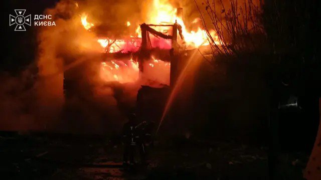 leonosta3's tweet photo. Kyiv also experienced power disruptions, and emergency crews responded to fires in residential areas. Local reports said more than a dozen explosions were heard shortly before 3 a.m. https://t.co/NlIzfPFYHW