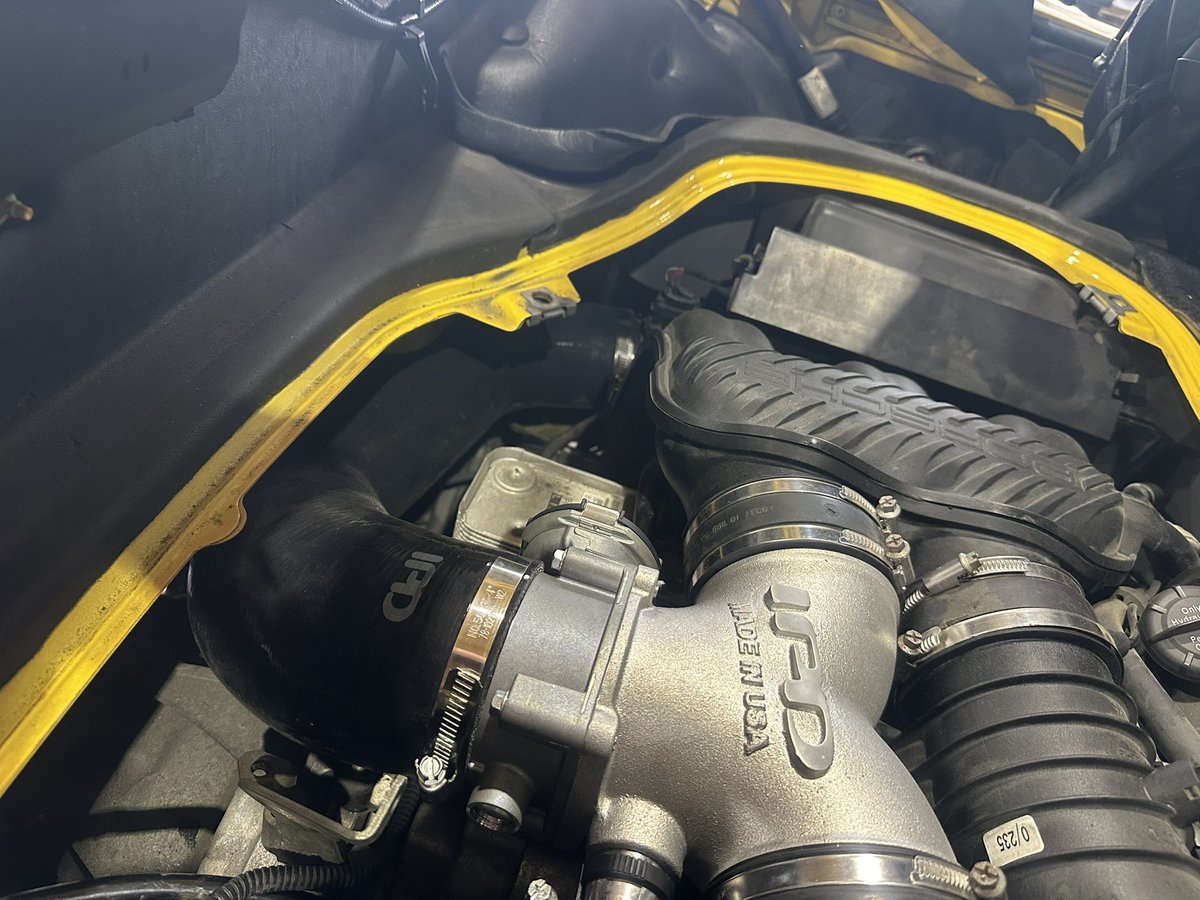 Underground_R7's tweet photo. IPDインテークプレナム取り付けいたしました!
スロットルはノーマル68mmに対して74mmにアップグレード
ボア径を変えてよりエンジンにより多く空気を入れることが出来るようになります。
取り付け施工ご連絡お待ちしております🫡
#undergroundgarage
#porsche986
#porscheboxster
#ipdplenums https://t.co/iGS3VJO3nK