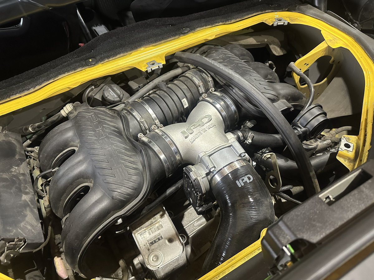 Underground_R7's tweet photo. IPDインテークプレナム取り付けいたしました!
スロットルはノーマル68mmに対して74mmにアップグレード
ボア径を変えてよりエンジンにより多く空気を入れることが出来るようになります。
取り付け施工ご連絡お待ちしております🫡
#undergroundgarage
#porsche986
#porscheboxster
#ipdplenums https://t.co/iGS3VJO3nK