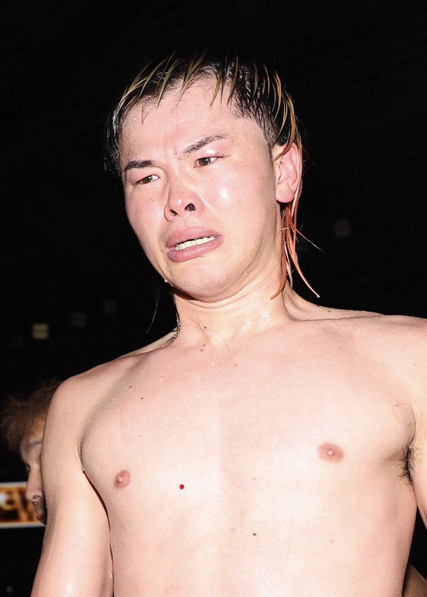 Dobukichikun's tweet photo. 那須川天心「負けた気がしてない」

元世界王者たち「井上拓真の勝ち」「差は広がってた」「あれで勝ってると思ってるようじゃダメ」

井上慎吾トレーナー「映像見ればわかるんじゃないですか？😅」
井上拓真「俺に負けて他の団体に行くんじゃないっすか？ｗ」

那須川天心「ぼく負けてないもん！」 https://t.co/V7ZayAlL88